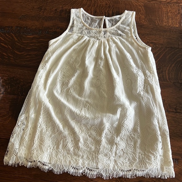 Beautiful lace top - Picture 1 of 7
